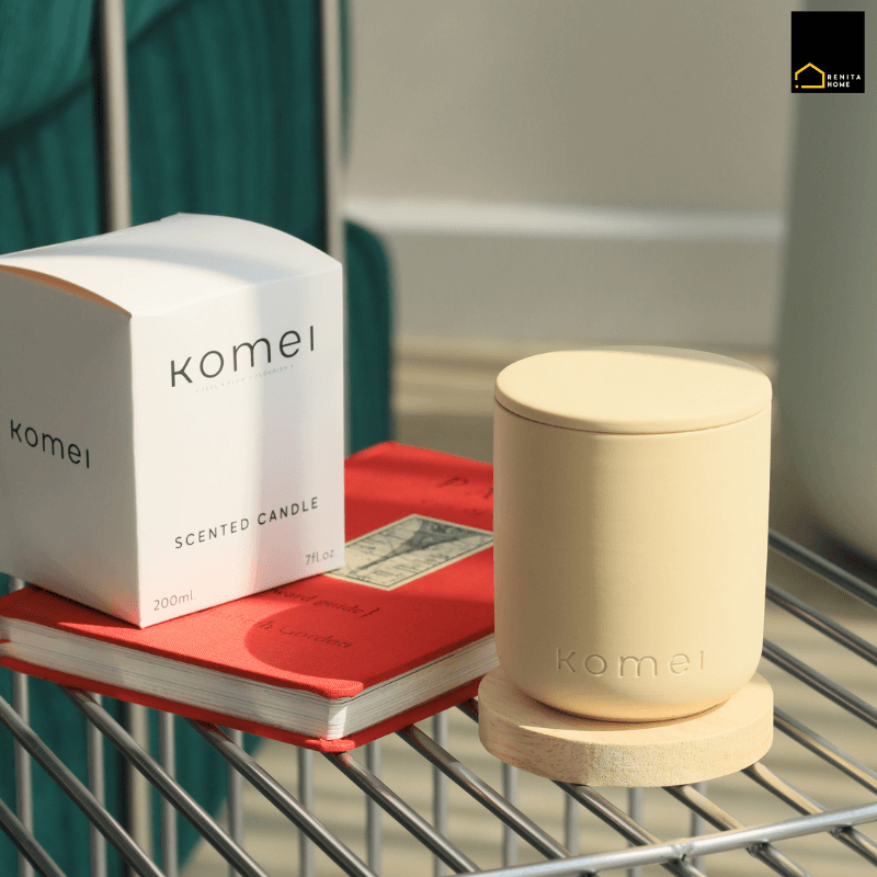 เทียนหอม KOMEI 200 กรัม กลิ่น BAREFOOT MUSE